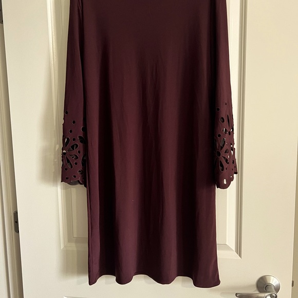 Alfani Dress Like New Beautiful Burgundy Wine Laser Cut Bell Sleeve Detail GORG! - Picture 6 of 13